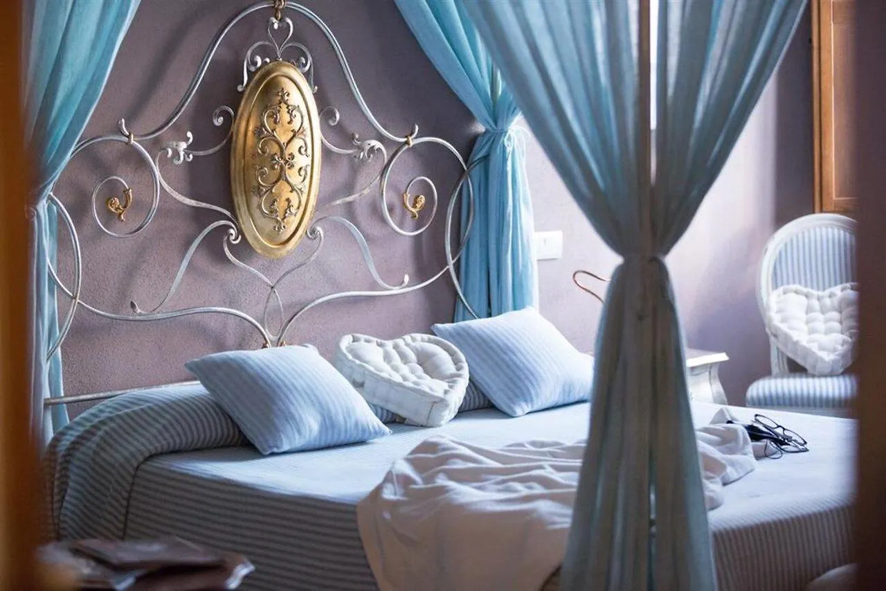 Hotel Palazzo Del Capitano Wellness E Relais San Quirico dʼOrcia 4*,  Italia
